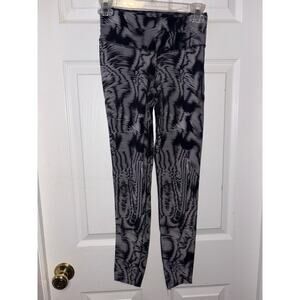 Nike drifit women’s  XS black white striped leggings 7/8 lengths